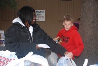 Thanksgiving Food Distribution 0042